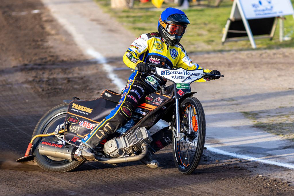 Västervik, SVERIGE - 14 maj 2024:
Västervik Jacob Thorssell  under matchen i BAUHAUS-ligan mellan Västervik och Rospiggarna på Hejla Arena den 14 maj i Västervik
( Foto: Peter Holm / SarnehedPhoto )  Nyckelord Keywords: Speedway, BAUHAUS-ligan, Västervik, Rospiggarna