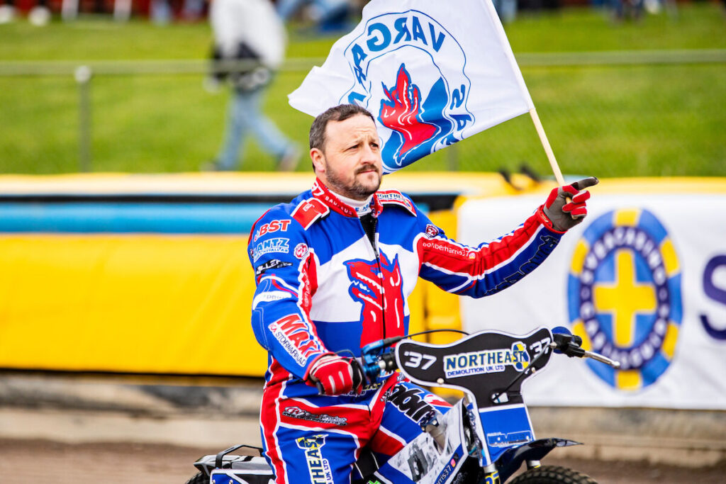 Norrköping, SVERIGE - 7 maj 2024 : Vargarnas Chris Harris under matchen i speedway i Bauhausligan mellan Vargarna och Västervik på Ica Maxi Arena den 7 maj 2024 i Norrköping ( Foto: Emil Särnehed / SarnehedPhoto )  Nyckelord Keywords: Speedway, Bauhausligan, Vargarna, Västervik, ESS, Elitserien, Elitspeedway, Premiär ***Betalbild***