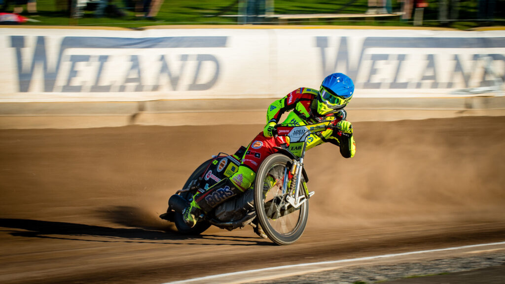 Gislaved, SVERIGE - 14 May 2024 : Lejonen Casper Henriksson under matchen i Bauhausligan mellan Lejonen och Vargarna på OnePartnerGroup Arena den 14 May i Gislaved ( Foto: Douglas Svalin / SarnehedPhoto )  Nyckelord Keywords: Speedway, Bauhausligan, Lejonen, Vargarna, ESS, Elitserien, Bauhausligan, Elitspeedway, hemmamatch, fans, publik ***Betalbild***