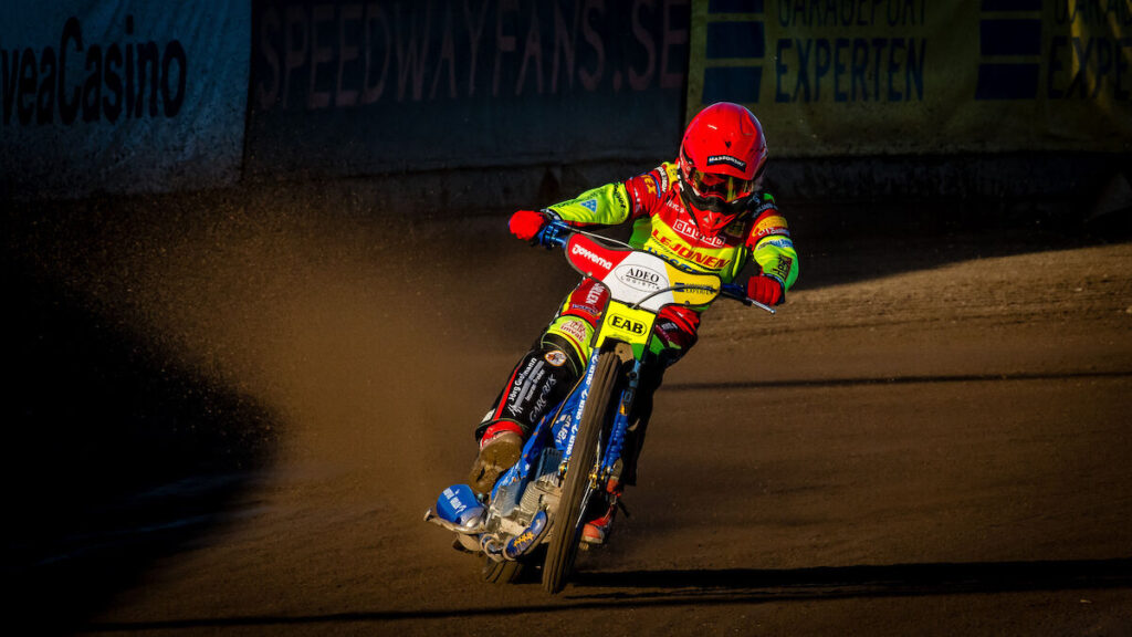 Gislaved, SVERIGE - 14 May 2024 : Lejonen Bartosz Zmarzlik under matchen i Bauhausligan mellan Lejonen och Vargarna på OnePartnerGroup Arena den 14 May i Gislaved ( Foto: Douglas Svalin / SarnehedPhoto )  Nyckelord Keywords: Speedway, Bauhausligan, Lejonen, Vargarna, ESS, Elitserien, Bauhausligan, Elitspeedway, hemmamatch, fans, publik ***Betalbild***