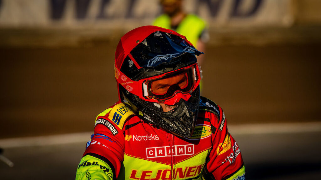 Gislaved, SVERIGE - 14 May 2024 : Lejonen Oliver Berntzon under matchen i Bauhausligan mellan Lejonen och Vargarna på OnePartnerGroup Arena den 14 May i Gislaved ( Foto: Douglas Svalin / SarnehedPhoto )  Nyckelord Keywords: Speedway, Bauhausligan, Lejonen, Vargarna, ESS, Elitserien, Bauhausligan, Elitspeedway, hemmamatch, fans, publik ***Betalbild***