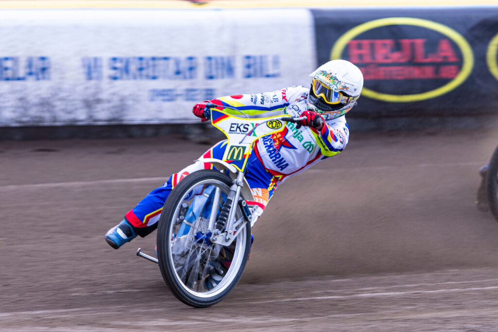 Västervik, SVERIGE - 13 maj 2025:
Dackarna Tomas Jonasson  under matchen i BAUHAUS-ligan mellan Västervik och Dackarna på Hejla Arena den 13 maj i Västervik
( Foto: Peter Holm / SarnehedPhoto )  Nyckelord Keywords: Speedway, BAUHAUS-ligan, Västervik, Dackarna
